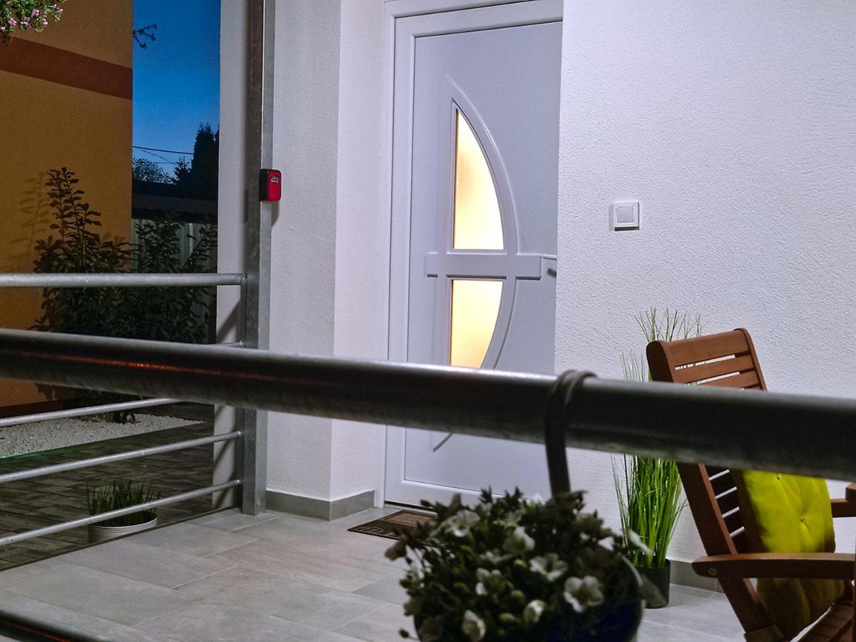 White Stone Apartman Hajdúszoboszló Buitenkant foto