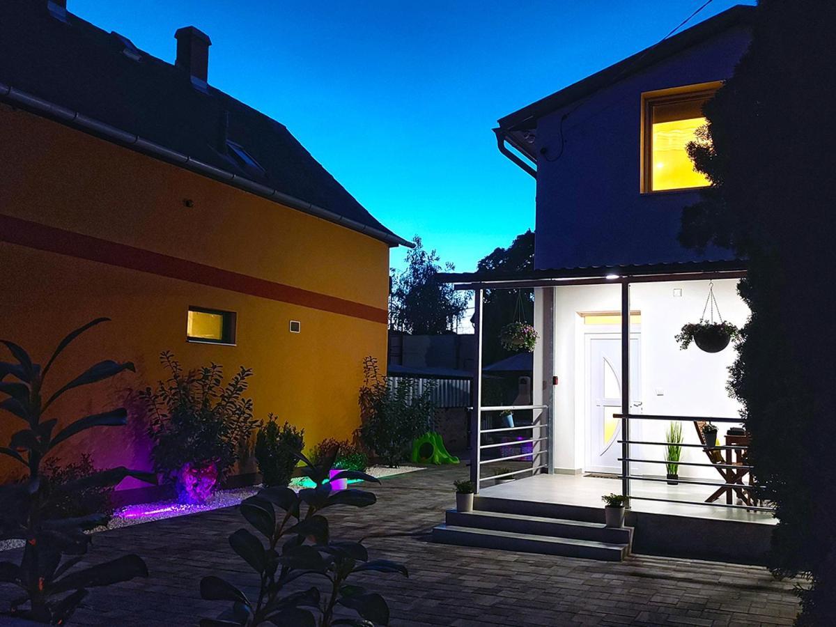 White Stone Apartman Hajdúszoboszló Buitenkant foto