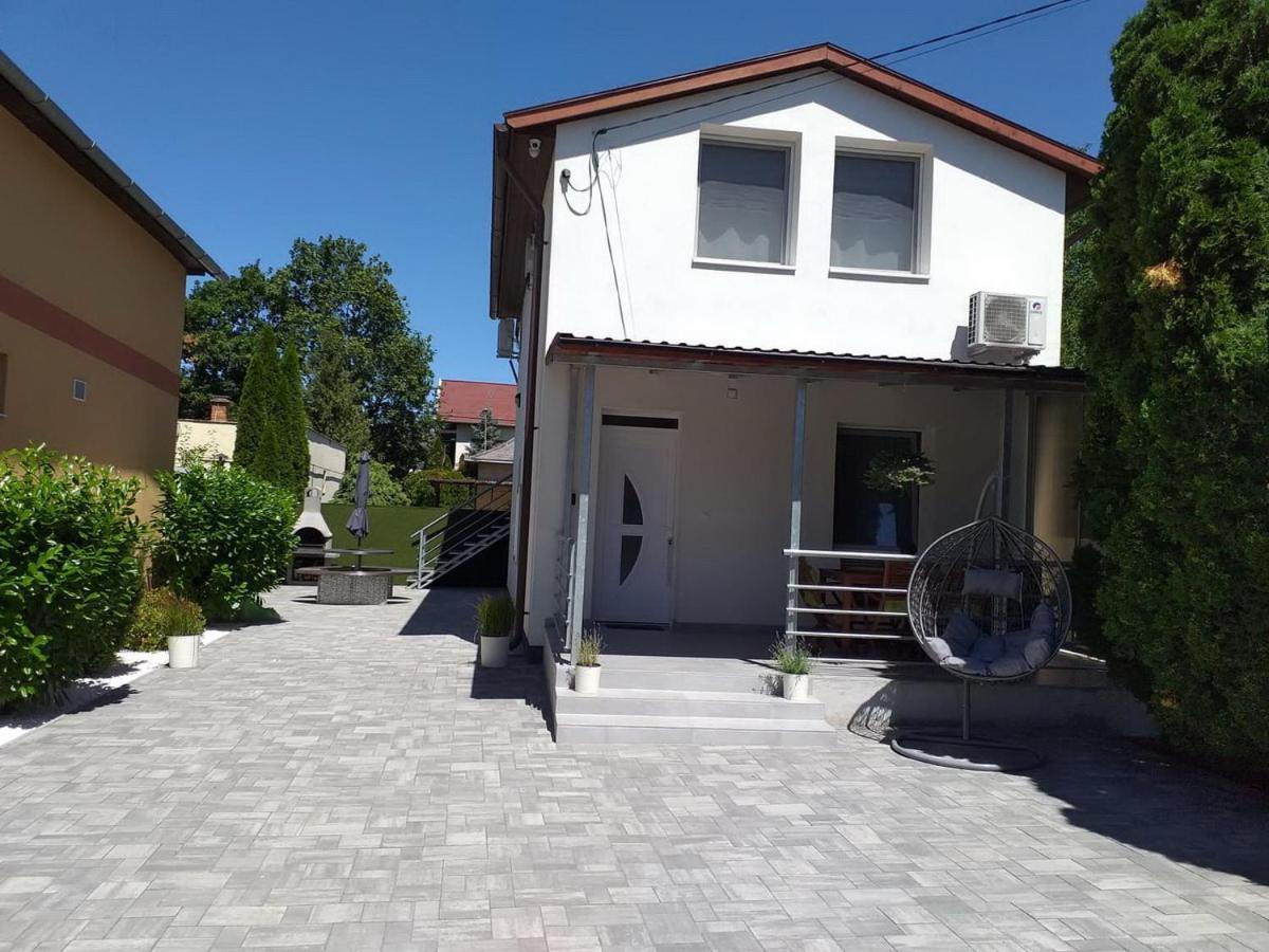 White Stone Apartman Hajdúszoboszló Buitenkant foto