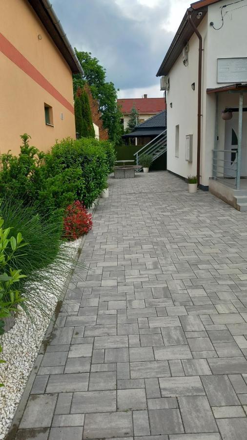 White Stone Apartman Hajdúszoboszló Buitenkant foto